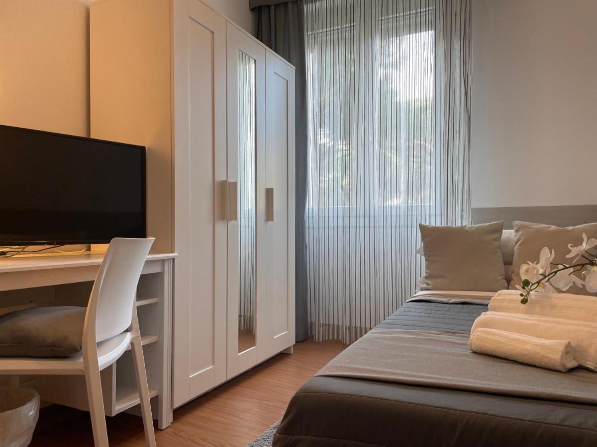 Hotel Augustus Мілано-Маріттіма Екстер'єр фото