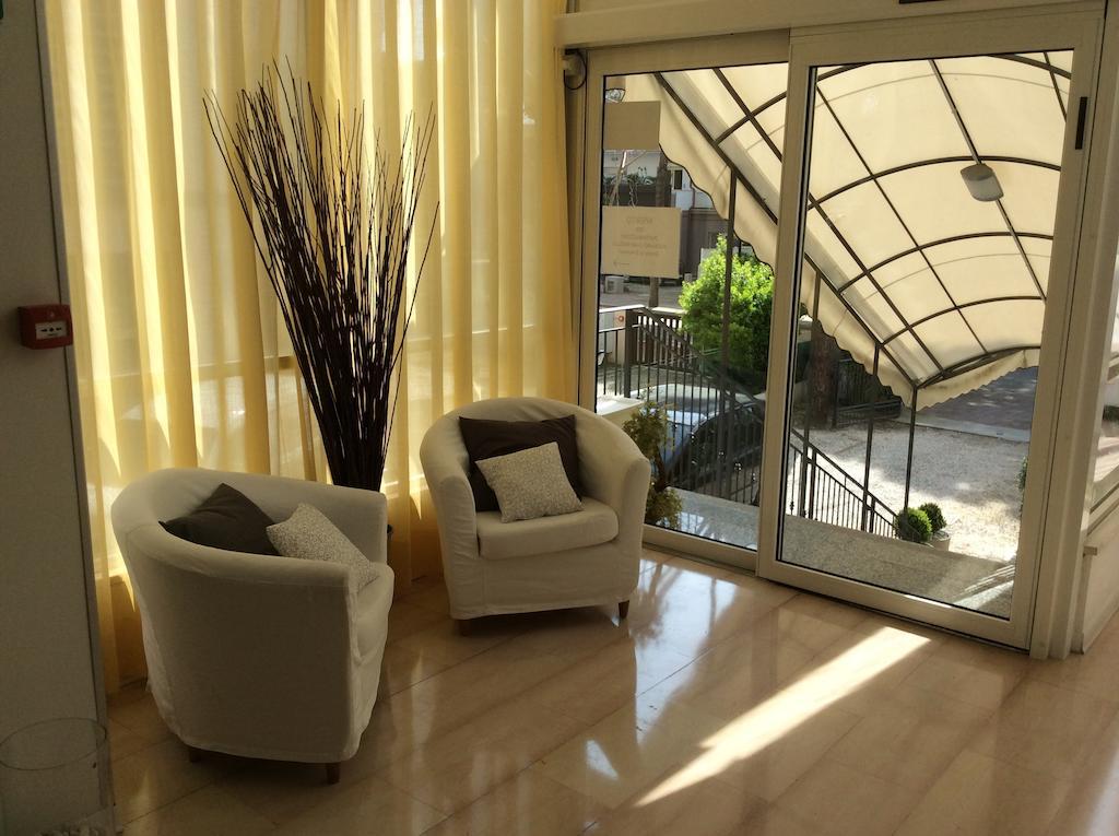 Hotel Augustus Мілано-Маріттіма Екстер'єр фото